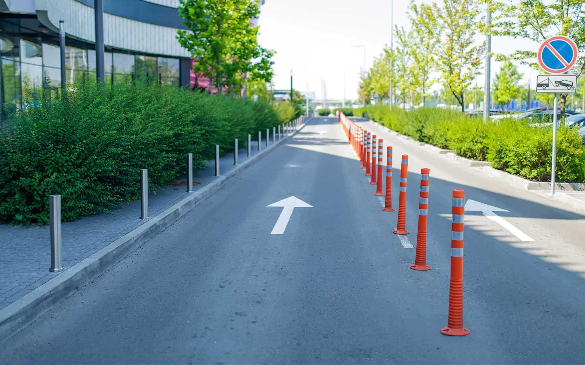Front view of a row of traffic delineators